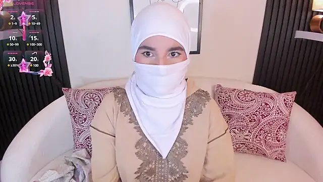 Snapshot of Ayha_khalaf chatting on 03/08/25, 03:50 Ayha khalaf online show from 03/08/25, 03:50