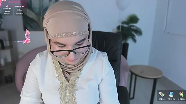 Snapshot of Ayha_khalaf chatting on 09/21/25, 01:33 Ayha khalaf online show from 09/21/25, 01:33