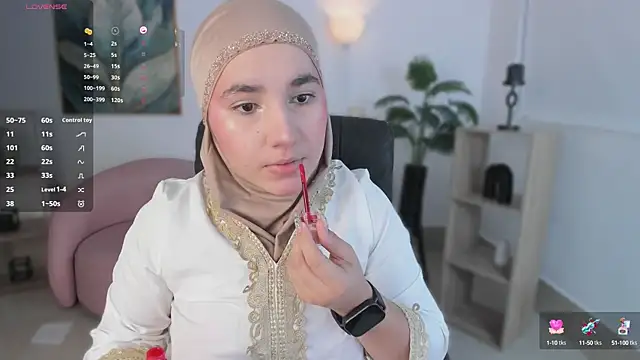 Snapshot of Ayha_khalaf chatting on 10/11/25, 01:17 Ayha khalaf online show from 10/11/25, 01:17