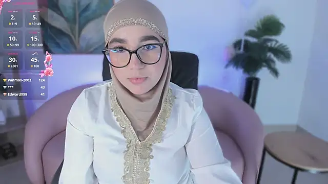 Snapshot of Ayha_khalaf chatting on 09/16/25, 01:06 Ayha khalaf online show from 09/16/25, 01:06