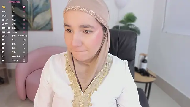 Snapshot of Ayha_khalaf chatting on 09/28/25, 01:23 Ayha khalaf online show from 09/28/25, 01:23