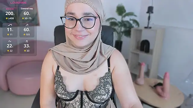 Snapshot of Ayha_khalaf chatting on 10/12/25, 01:07 Ayha khalaf online show from 10/12/25, 01:07