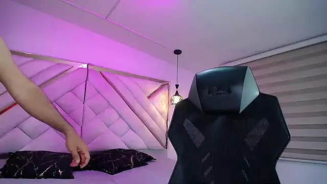 luxurycoupl online show from 10/25/25, 03:28