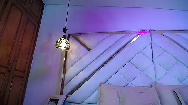 luxurycoupl online show from 11/25/25, 03:18