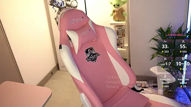 Snapshot of tatiana__cortes18 chatting on 10/13/25, 11:27 tatiana cortes18 online show from 10/13/25, 11:27