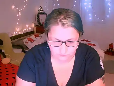 Snapshot of Marryllunax chatting on 12/17/25, 07:52 Marryllunax online show from 12/17/25, 07:52