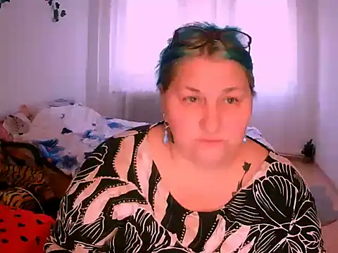 Snapshot of Marryllunax chatting on 01/18/26, 02:20 Marryllunax online show from 01/18/26, 02:20