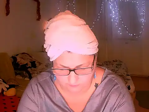 Snapshot of Marryllunax chatting on 12/14/25, 07:08 Marryllunax online show from 12/14/25, 07:08