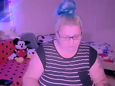 Snapshot of Marryllunax chatting on 11/29/25, 04:07 Marryllunax online show from 11/29/25, 04:07