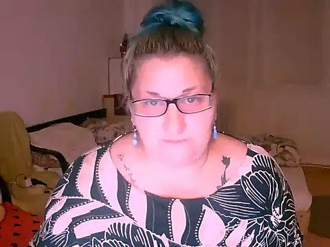 Snapshot of Marryllunax chatting on 12/13/25, 08:04 Marryllunax online show from 12/13/25, 08:04