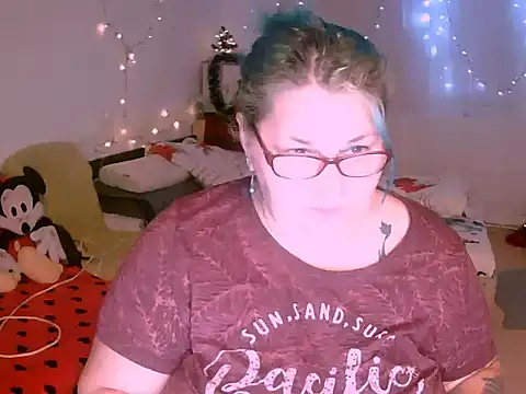 Snapshot of Marryllunax chatting on 12/18/25, 06:45 Marryllunax online show from 12/18/25, 06:45