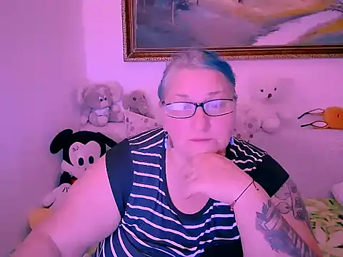 Snapshot of Marryllunax chatting on 11/02/25, 03:50 Marryllunax online show from 11/02/25, 03:50