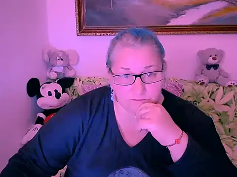 Snapshot of Marryllunax chatting on 10/30/25, 03:31 Marryllunax online show from 10/30/25, 03:31