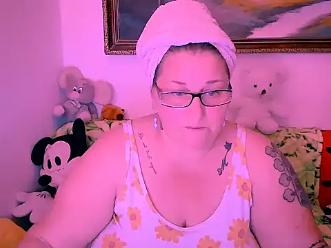 Snapshot of Marryllunax chatting on 10/19/25, 07:27 Marryllunax online show from 10/19/25, 07:27