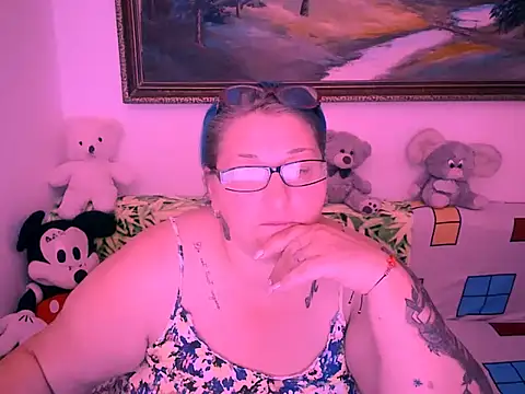 Snapshot of Marryllunax chatting on 10/04/25, 07:26 Marryllunax online show from 10/04/25, 07:26