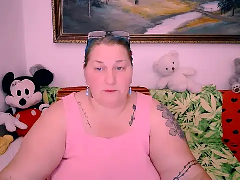 Snapshot of Marryllunax chatting on 10/14/25, 07:14 Marryllunax online show from 10/14/25, 07:14