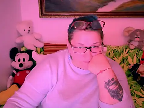 Snapshot of Marryllunax chatting on 10/13/25, 05:58 Marryllunax online show from 10/13/25, 05:58