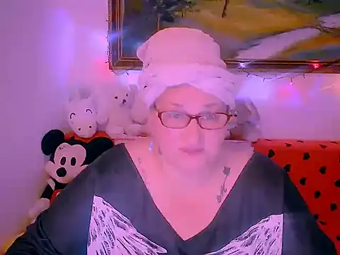 Snapshot of Marryllunax chatting on 11/22/25, 08:08 Marryllunax online show from 11/22/25, 08:08