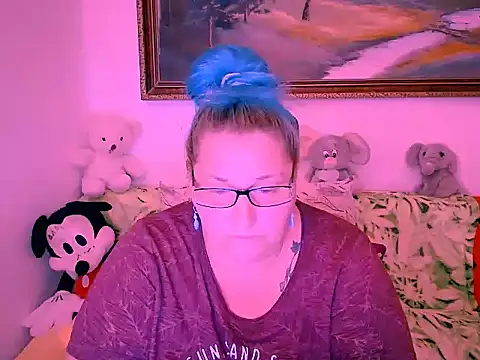 Snapshot of Marryllunax chatting on 10/18/25, 07:27 Marryllunax online show from 10/18/25, 07:27