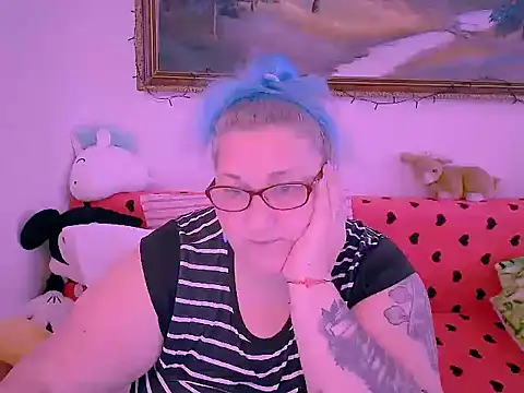 Snapshot of Marryllunax chatting on 11/21/25, 10:36 Marryllunax online show from 11/21/25, 10:36