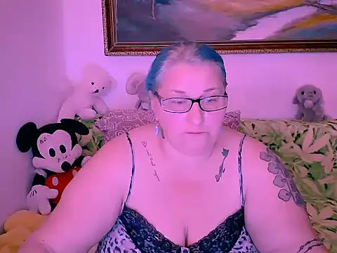 Snapshot of Marryllunax chatting on 10/31/25, 02:57 Marryllunax online show from 10/31/25, 02:57