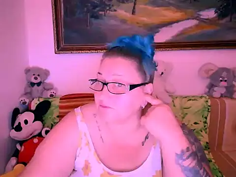 Snapshot of Marryllunax chatting on 10/10/25, 05:25 Marryllunax online show from 10/10/25, 05:25