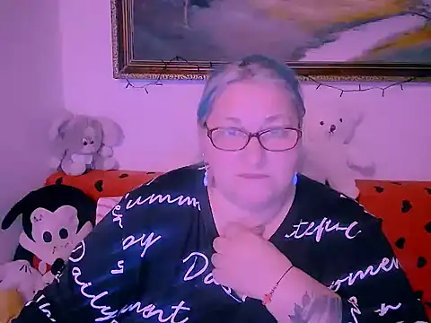 Snapshot of Marryllunax chatting on 11/23/25, 03:33 Marryllunax online show from 11/23/25, 03:33