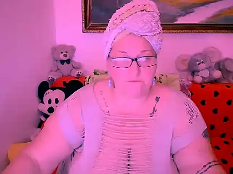 Snapshot of Marryllunax chatting on 10/23/25, 07:01 Marryllunax online show from 10/23/25, 07:01