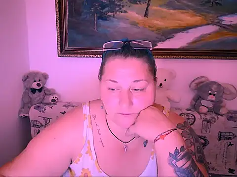 Snapshot of Marryllunax chatting on 09/20/25, 07:41 Marryllunax online show from 09/20/25, 07:41