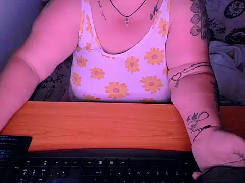 Snapshot of Marryllunax chatting on 09/21/25, 06:13 Marryllunax online show from 09/21/25, 06:13