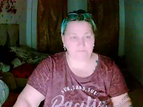 Snapshot of Marryllunax chatting on 05/14/26, 06:27 Marryllunax online show from 05/14/26, 06:27