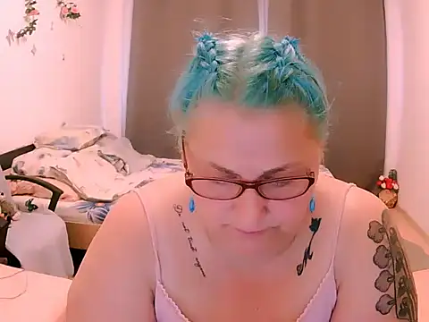 Snapshot of Marryllunax chatting on 07/05/26, 04:03 Marryllunax online show from 07/05/26, 04:03