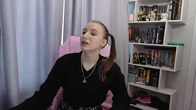 LillyFan-X online show from 09/15/25, 04:24