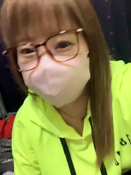Snapshot of ran_xx_x chatting on 10/15/25, 04:15 ran xx x online show from 10/15/25, 04:15
