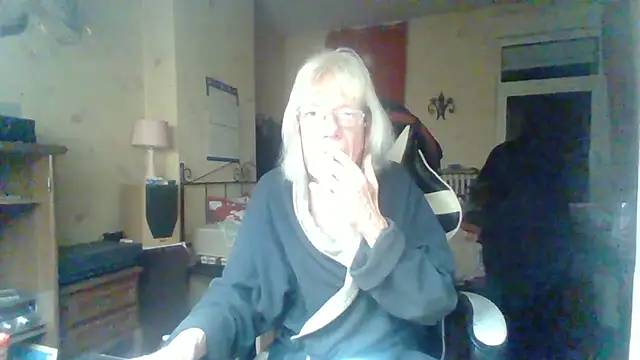 rosanetrav online show from 11/18/25, 05:00