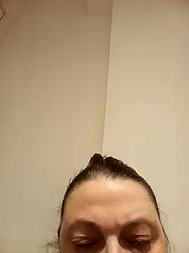 HotHornyEmmaX online show from 12/15/25, 07:58