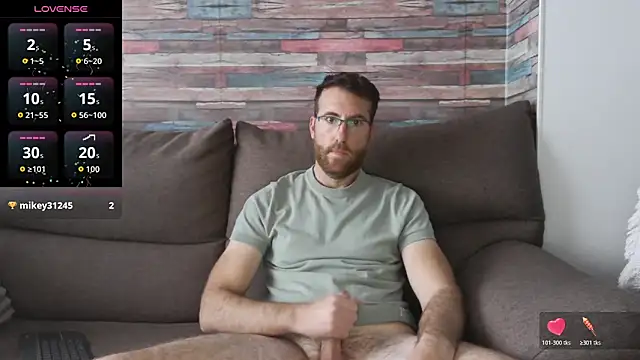 Snapshot of machohiberiko chatting on 10/27/25, 04:19 machohiberiko online show from 10/27/25, 04:19