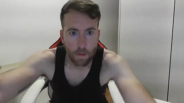 Snapshot of machohiberiko chatting on 12/20/25, 04:54 machohiberiko online show from 12/20/25, 04:54