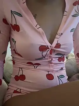 Snapshot of shay212 chatting on 02/10/25, 02:48 shay212 online show from 02/10/25, 02:48