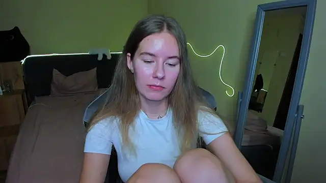 EmilyPaw online show from 11/19/25, 06:08