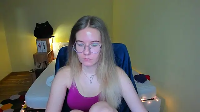 EmilyPaw online show from 02/13/25, 06:26