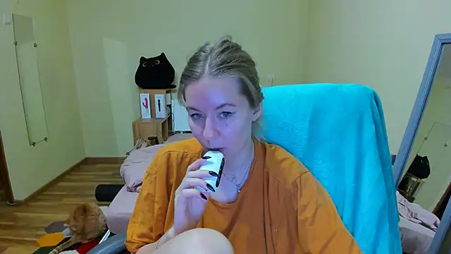 EmilyPaw online show from 02/25/25, 06:01