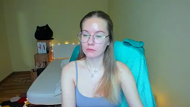 EmilyPaw online show from 02/15/25, 02:37