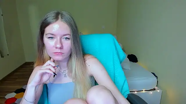 EmilyPaw online show from 02/18/25, 10:16