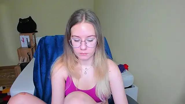 EmilyPaw online show from 02/12/25, 10:46