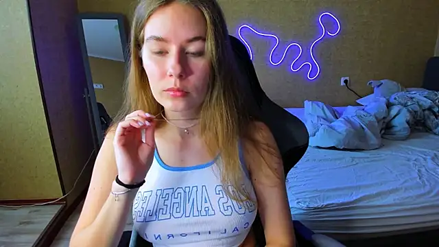 EmilyPaw online show from 05/17/26, 10:04