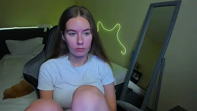 EmilyPaw online show from 11/30/25, 04:30