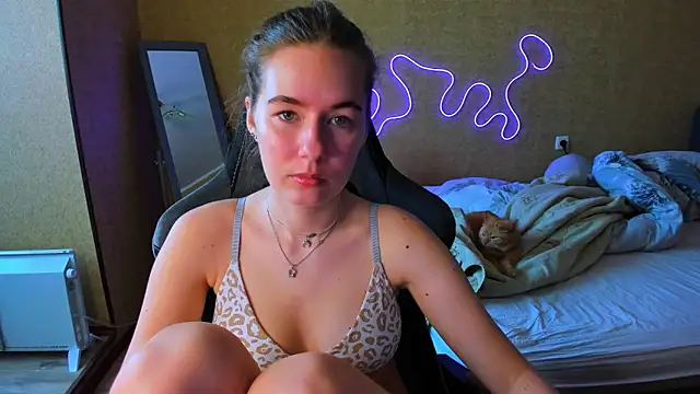 EmilyPaw online show from 05/06/26, 10:08