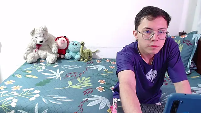 Tina 4 Charlie online show from 10/17/25, 01:02