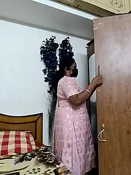 Snapshot of Tamil_Aathira chatting on 11/17/25, 04:44 Tamil Aathira online show from 11/17/25, 04:44